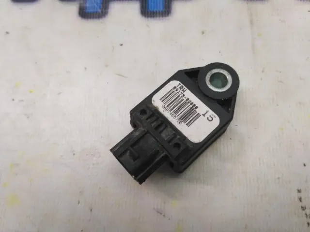 Датчик AIR BAG передний Toyota Avensis