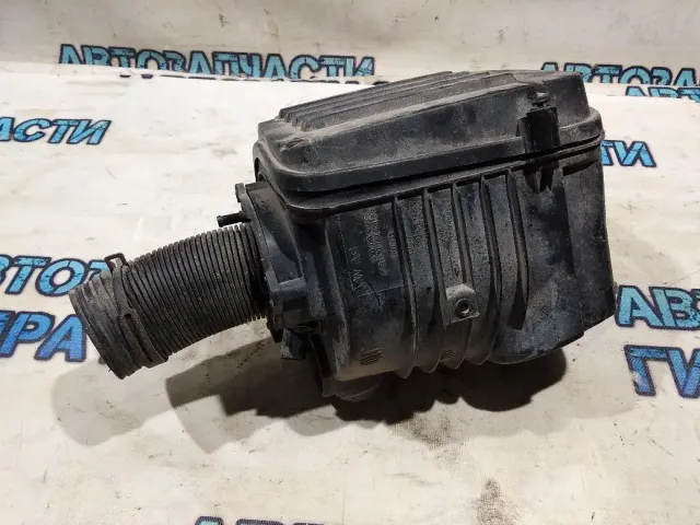 Корпус воздушного фильтра Audi A3  3C0129607S Отличное состояние