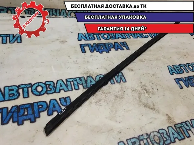 Накладка стекла переднего правого внутренняя Audi A3  8P3837480D Отличное состояние