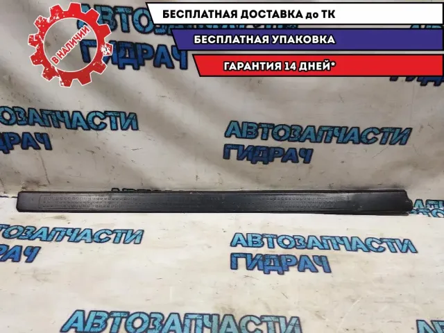 Накладка на порог левая Audi A3  8P3853491A01C Отличное состояние