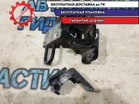 Петли двери левой Audi A3  8E0831411E Отличное состояние