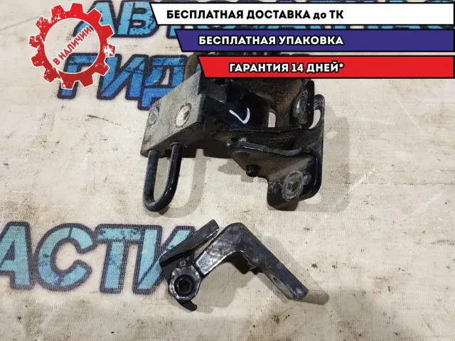 Петли двери левой Audi A3  8E0831411E Отличное состояние