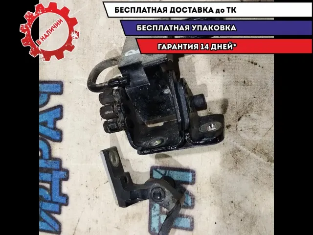 Петли двери правой Audi A3  8E0831412B Отличное состояние