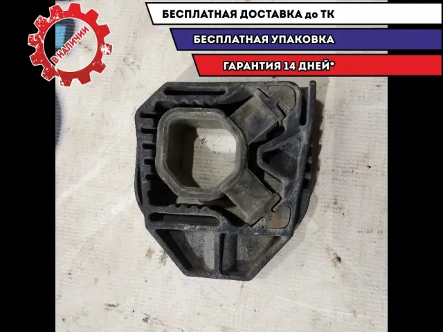 Подушка радиатора Audi A3  1Z0121367A Отличное состояние