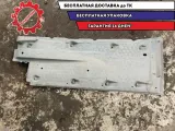 Защита антигравийная правая Audi A3  1K0825202BF Удовлетворительное состояние Трещины.