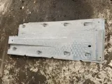 Защита антигравийная левая Audi A3  1K0825201AC Удовлетворительное состояние Трещины.