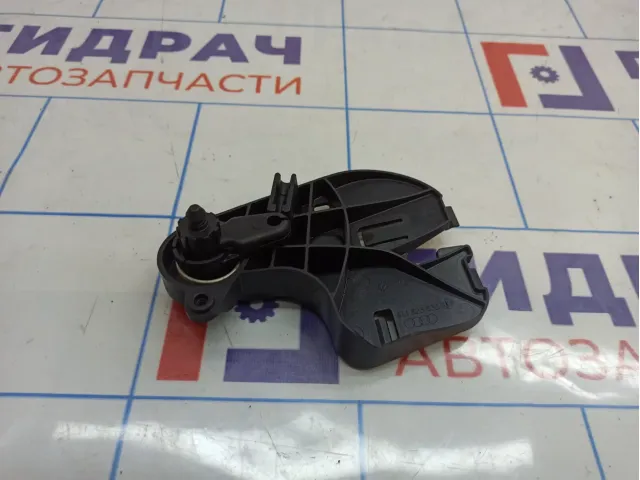 Кронштейн ручки открывания капота Audi A3 (8V) 8T1823633