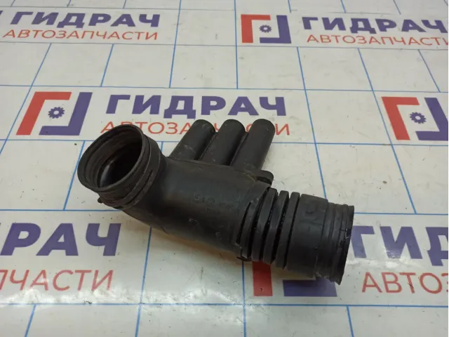 Патрубок воздушного фильтра Audi A3 (8V) 04E129651C