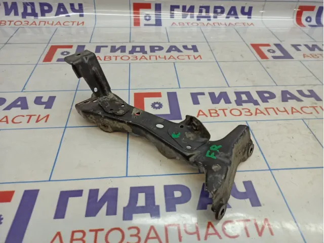 Кронштейн крепления крыла правый Audi A3 (8V) 8V0821136A