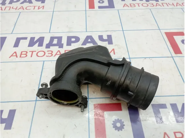 Патрубок воздушного фильтра Audi A3 (8V) 04E129656R