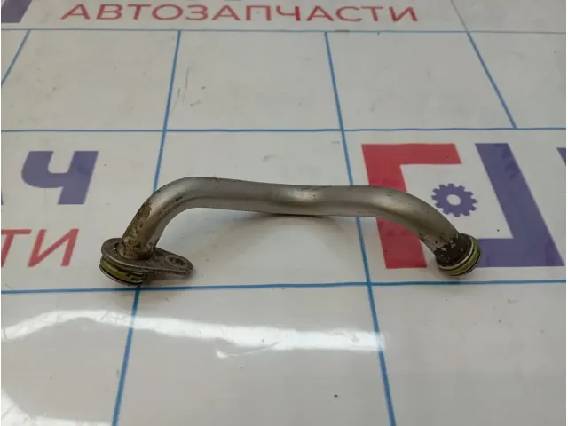 Трубка турбокомпрессора Audi A3 (8V) 04E145735C