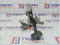 Педаль тормоза Audi A6 (С6) 4F1723140. Потертость.