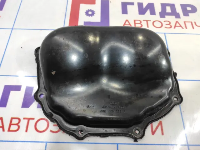 Крышка двигателя передняя левая Audi A6 (С6) 06E109285F.