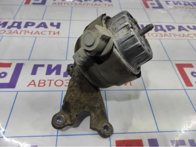 Опора двигателя левая Audi A6 (С6) 4F0199379. С кронштейном.