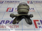 Опора двигателя левая Audi A6 (С6) 4F0199379. С кронштейном.