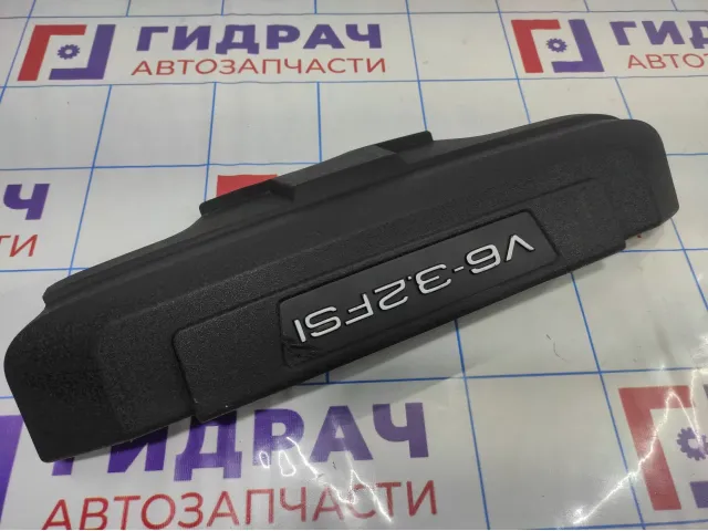 Накладка декоративная на двигатель Audi A6 (С6) 06E103925H. Сломано крепление.