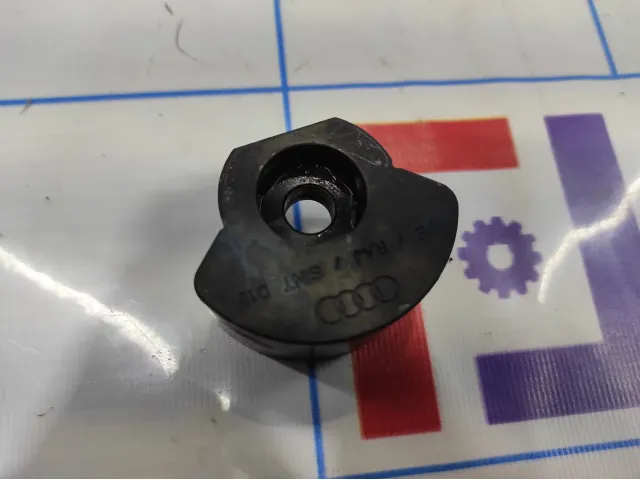 Балансир Audi A6 (С6) 06E103332H.