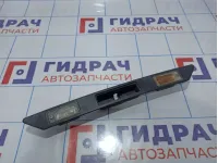 Накладка двери багажника Audi A6 (С6) 8P48275743FZ. Дефект.В сборе.