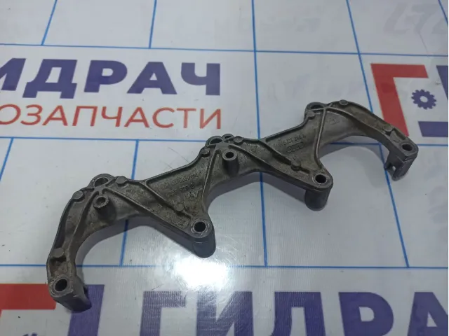 Кронштейн топливной рампы Audi A6 (С6) 06E133340A.