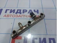 Рейка топливная левая Audi A6 (С6) 06E130089B.