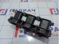 Коллектор впускной левый Audi A6 (С6) 06E133109. Дефект крепления.