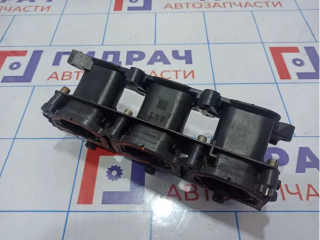 Коллектор впускной левый Audi A6 (С6) 06E133109. Дефект крепления.