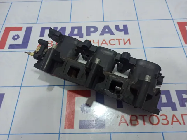 Коллектор впускной правый Audi A6 (С6) 06E133110.