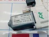 Моторчик стеклоподъемника правый Audi Q7 (4L) 4L0959802B
