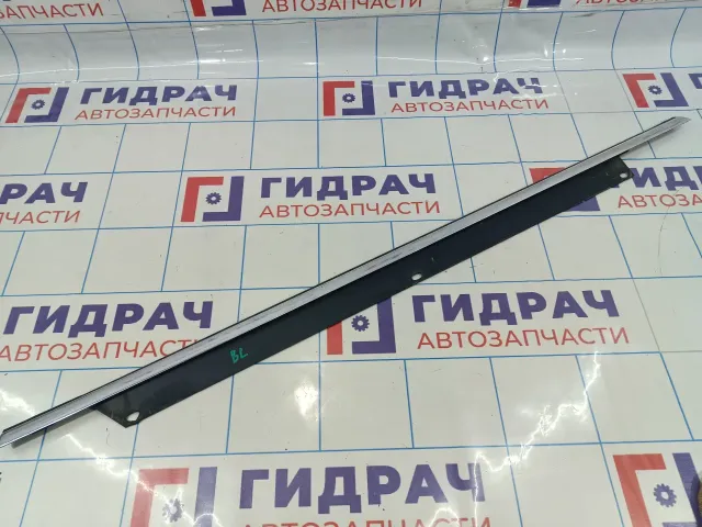 Накладка стекла заднего левого Audi Q7 (4L) 4L0853763A