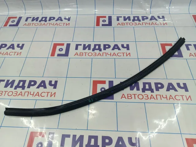 Уплотнитель стекла переднего правого Audi Q7 (4L) 4L0837480