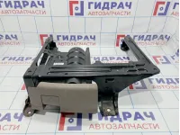 Кронштейн переднего правого сиденья Audi Q7 (4L) 7L0881678G