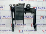 Кронштейн переднего правого сиденья Audi Q7 (4L) 7L0881678G