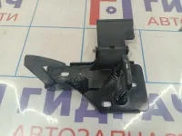 Крючок капота Audi Q7 (4L) 4L0823480