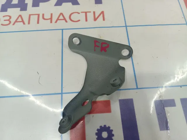 Кронштейн крепления крыла правый Audi Q7 (4L) 4L0821136