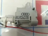 Активатор замка крышки бензобака Audi Q7 (4L) 4L0810773D