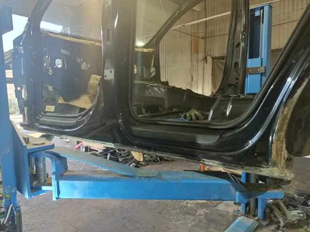 Порог со стойкой левый Audi Q7 (4L)