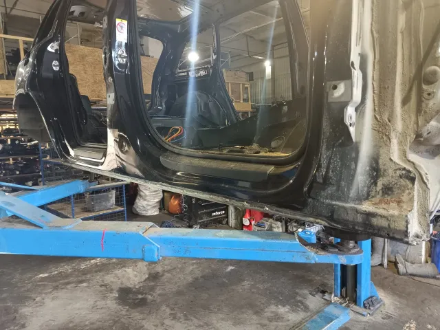 Порог со стойкой правый Audi Q7 (4L)