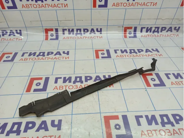 Дефлектор радиатора правый Audi Q7 (4L) 7L0121332B