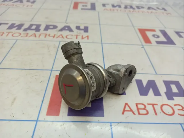 Клапан вентиляции картерных газов левый Audi Q7 (4L) 079131101H