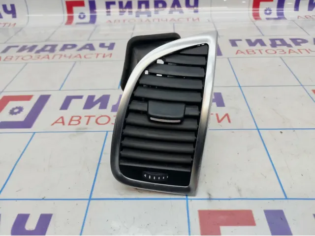 Дефлектор воздушный правый Audi Q7 (4L) 4L0820902S3Q7