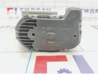 Заслонка дроссельная электрическая Audi Q7 (4L) 077133062A