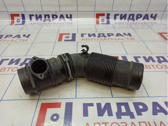 Патрубок воздушного фильтра правый Audi Q7 (4L) 7L8129684