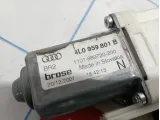 Моторчик стеклоподъемника левый Audi Q7 (4L) 4L0959801B