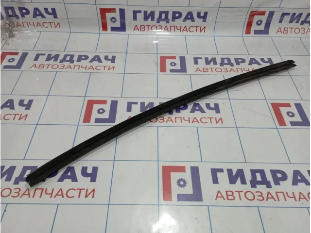 Уплотнитель стекла двери задней правой Audi Q7 (4L) 4L0839480