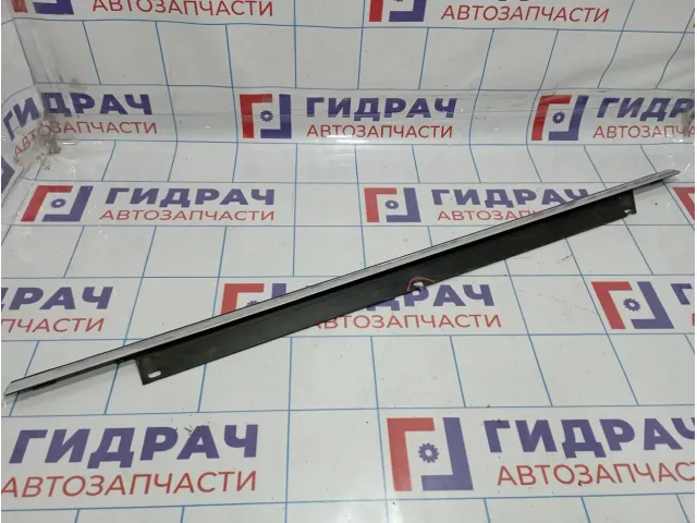 Накладка стекла заднего правого Audi Q7 (4L) 4L0853764A