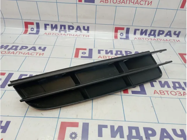 Решетка в бампер правая Audi Q7 (4L) 4L0807682