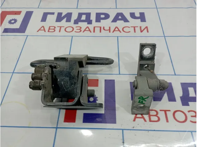 Петли двери передней правой Audi Q7 (4L) 8E0831412E