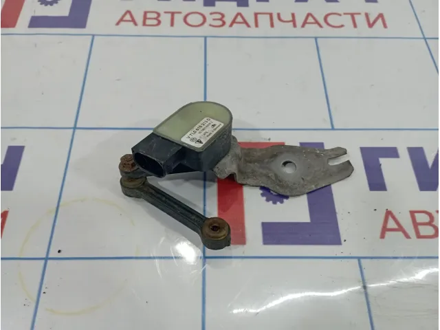 Датчик регулировки дорожного просвета левый Audi Q7 (4L) 7L0616213D