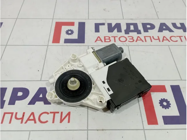 Моторчик стеклоподъемника задний правый Audi A3 (8P) 8P4959802F