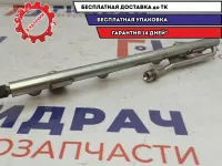 Рейка топливная Audi A4 06B133317AF.